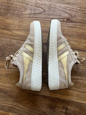 Gola Tan Canvas Sneaker